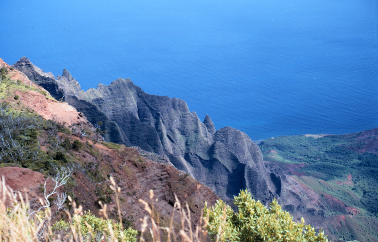 A knife-edge ridge on Kauai on the Na Pali coast (Image credit: Dr. James P. McVey) A knife-edge ridge on Kauai on the Na Pali coast