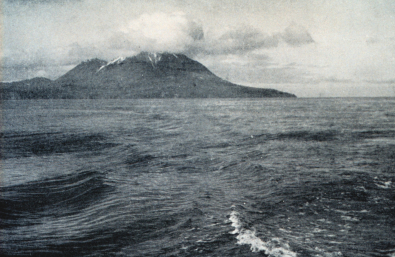 Kagamil Island from the south line0860.jpg Kagamil Island from the south
