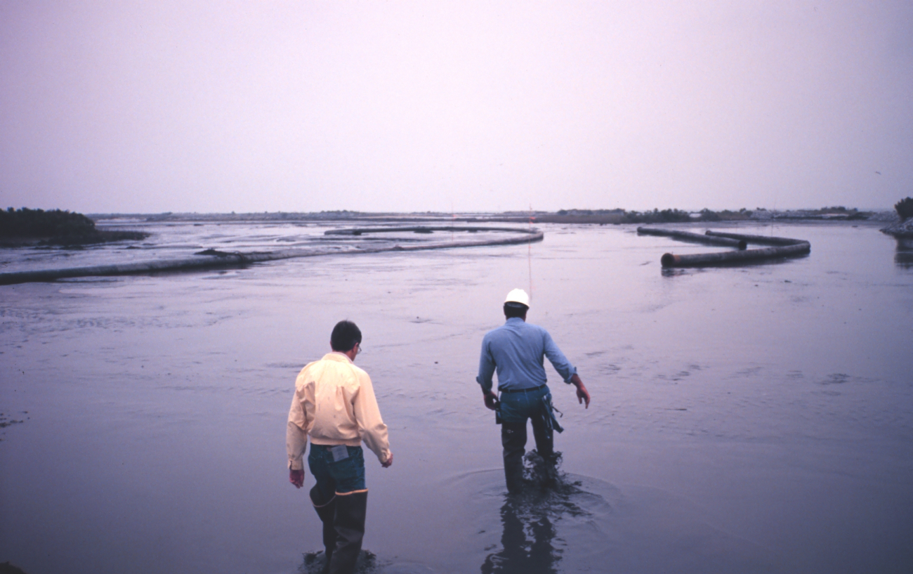 The Greenhill/East Timbalier dredging operation -- walking on newly created land