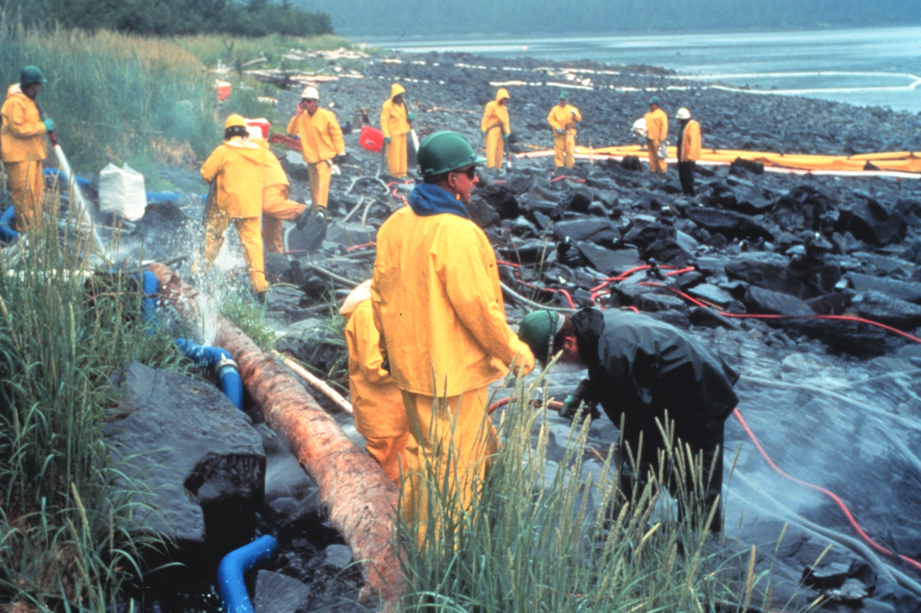 Pressure cleaning rocks on intertidal zone (Image credit: EXXON VALDEZ Oil Spill Trustee Council) Pressure cleaning rocks on intertidal zone