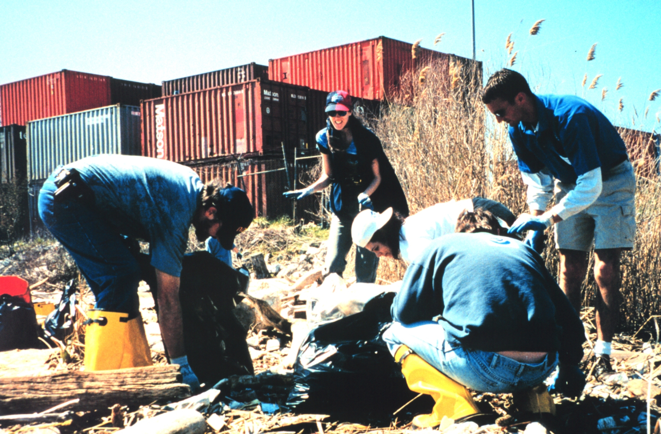 Volunteers helping clean up the wetlands and waterfront area around Fort McHenry in Baltimore Harbor (Image credit: Mary Hollinger) Volunteers helping clean up the wetlands and waterfront area around Fort McHenry in Baltimore Harbor