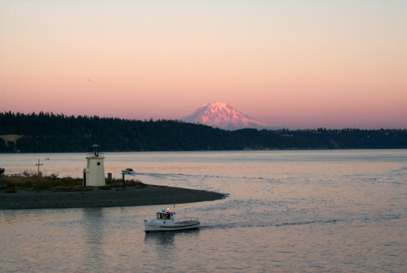 View of Mount Rainier at sunset from Gig Harbor (Image credit: Carol Baldwin) View of Mount Rainier at sunset from Gig Harbor