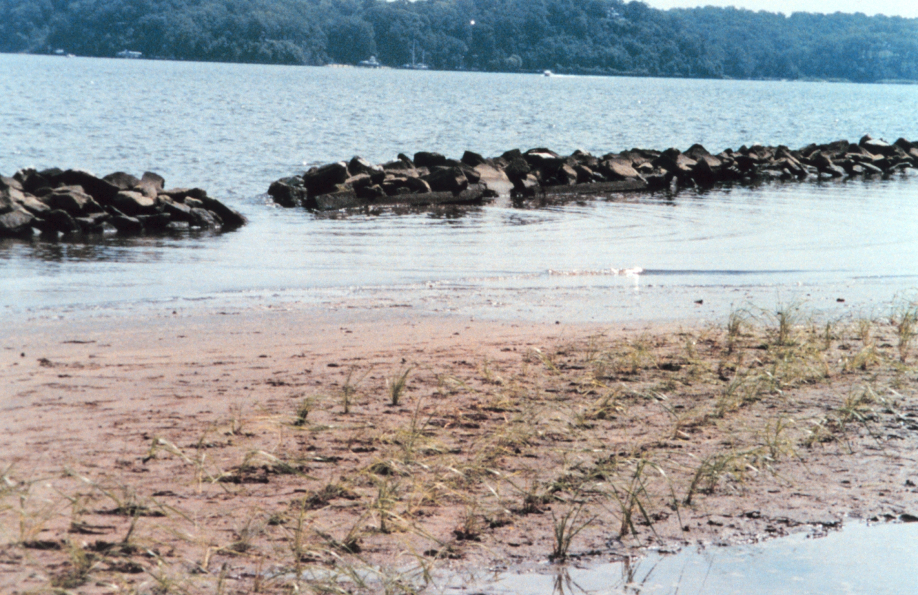 Efforts to preserve shoreline along the Severn River include installation ofsegmented jetties to diffuse wave energy (Image credit: Mary Hollinger) Efforts to preserve shoreline along the Severn River include installation ofsegmented jetties to diffuse wave energy