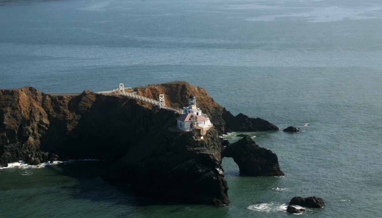 The Point Bonita Lighthouse at the northern entrance to the Golden Gate line3859.jpg The Point Bonita Lighthouse at the northern entrance to the Golden Gate