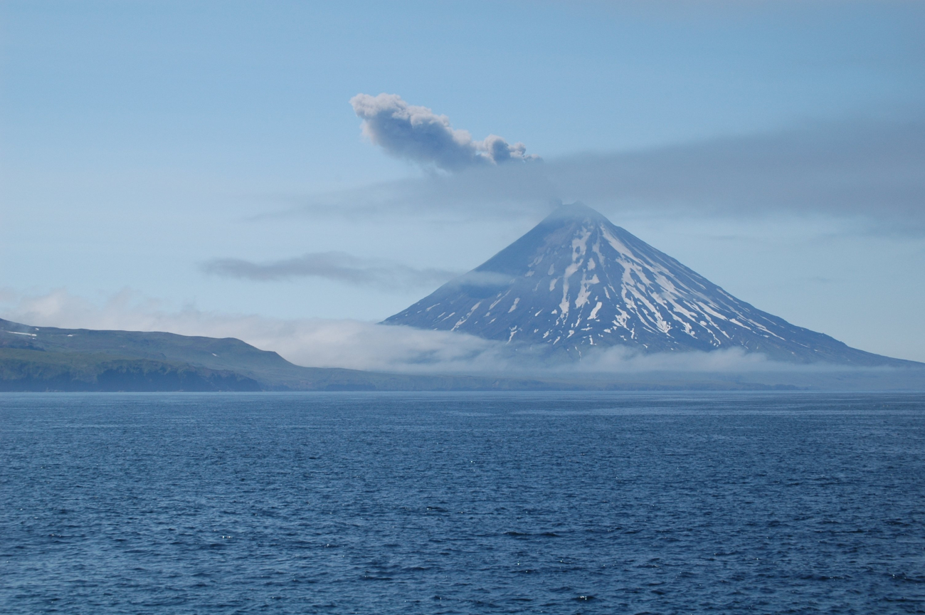 Mount Cleveland erupting ash (Image credit: Mandy Lindeberg) Mount Cleveland erupting ash