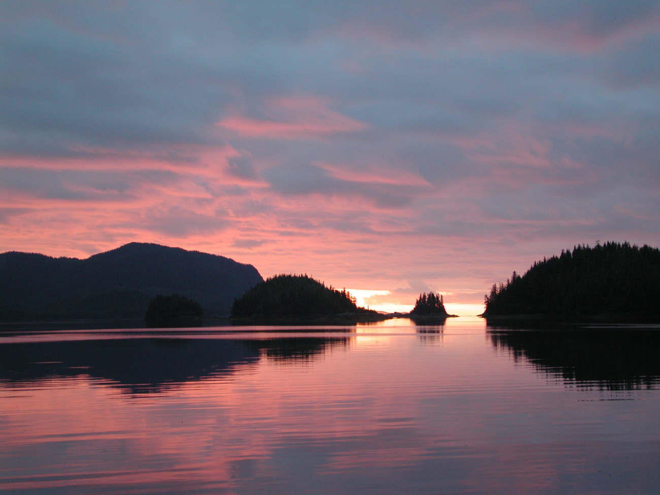 A magnificent sunset at the Bay of Isles (Image credit: Mandy Lindeberg) A magnificent sunset at the Bay of Isles