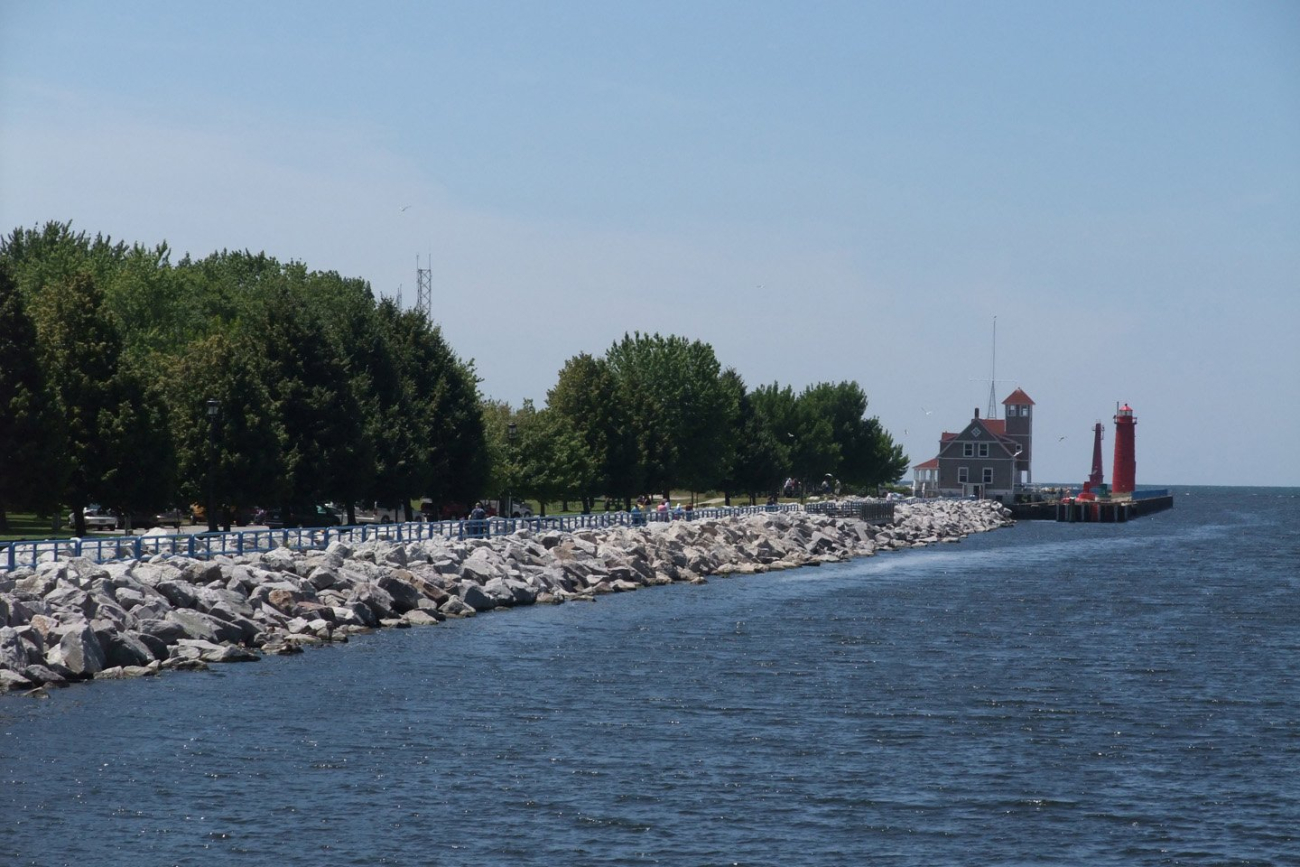 Muskegon Lighthouse and Muskegon South Breakwater Light (Image credit: NOAA/OAR/Great Lakes Environmental Research Laboratory) Muskegon Lighthouse and Muskegon South Breakwater Light