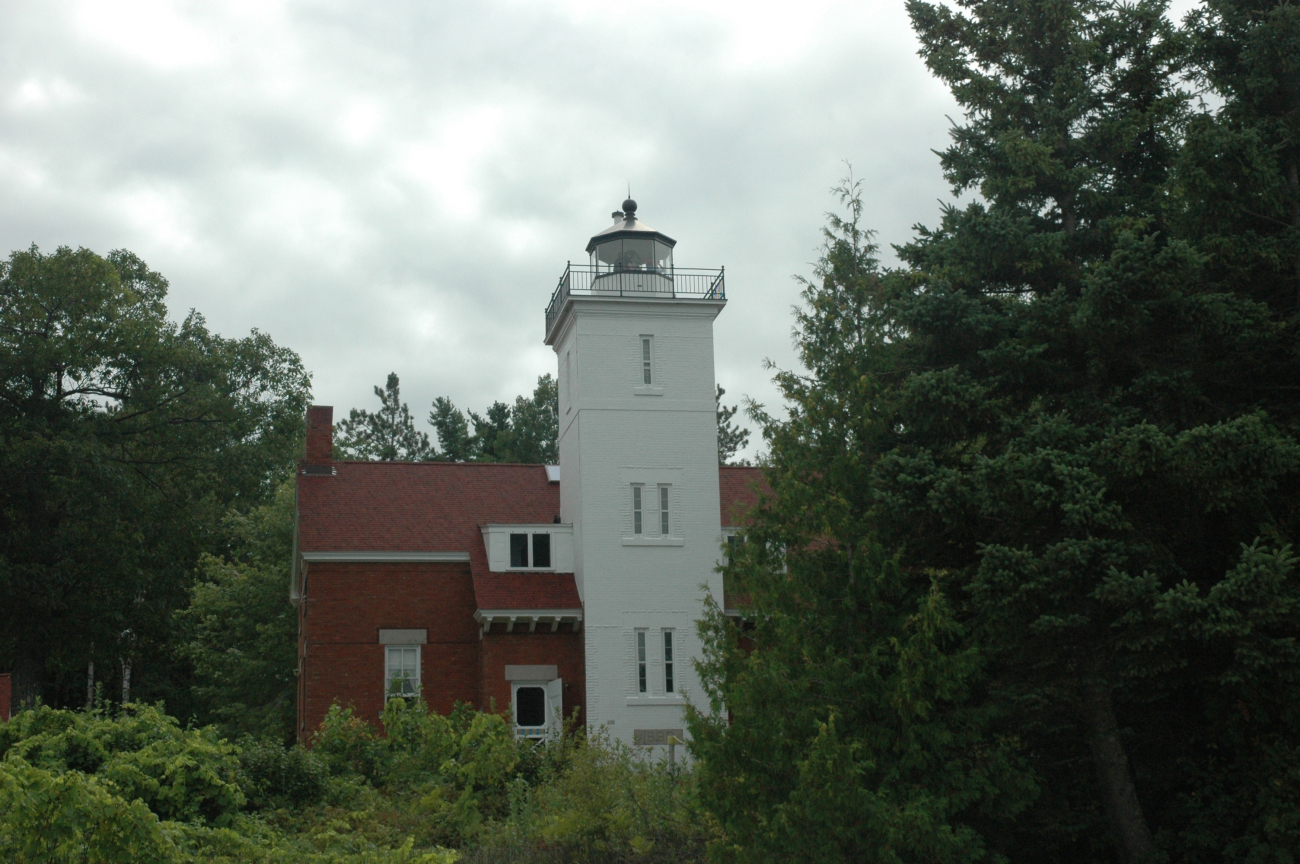 Forty-mile Point Lighthouse line5711.jpg Forty-mile Point Lighthouse