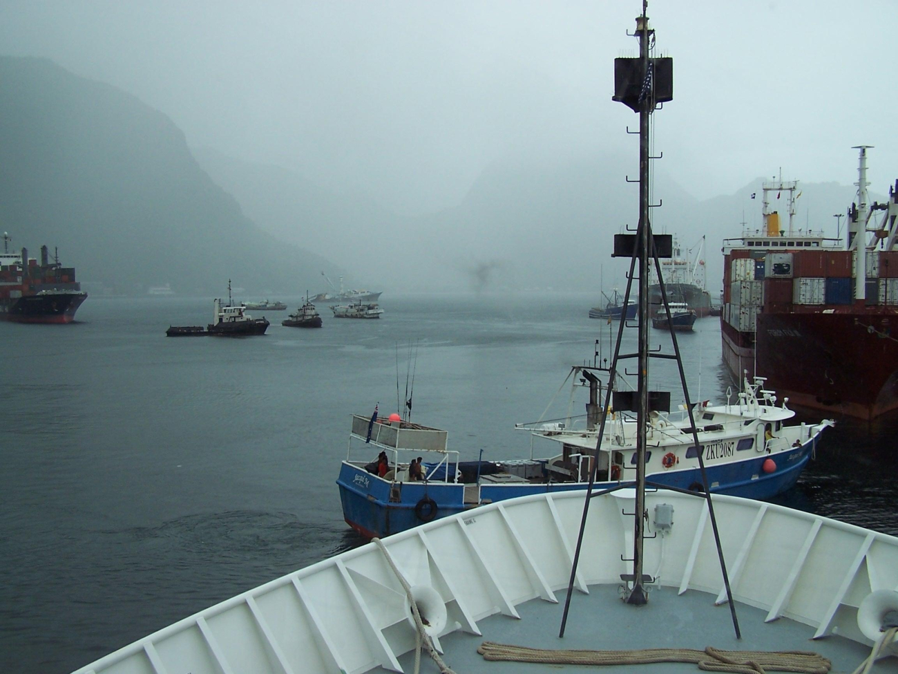 Seemingly randomly oriented boats and ships in Pago Pago Harbor ona rainy day (Image credit: Lieutenant Commander Matthew Wingate) Seemingly randomly oriented boats and ships in Pago Pago Harbor ona rainy day