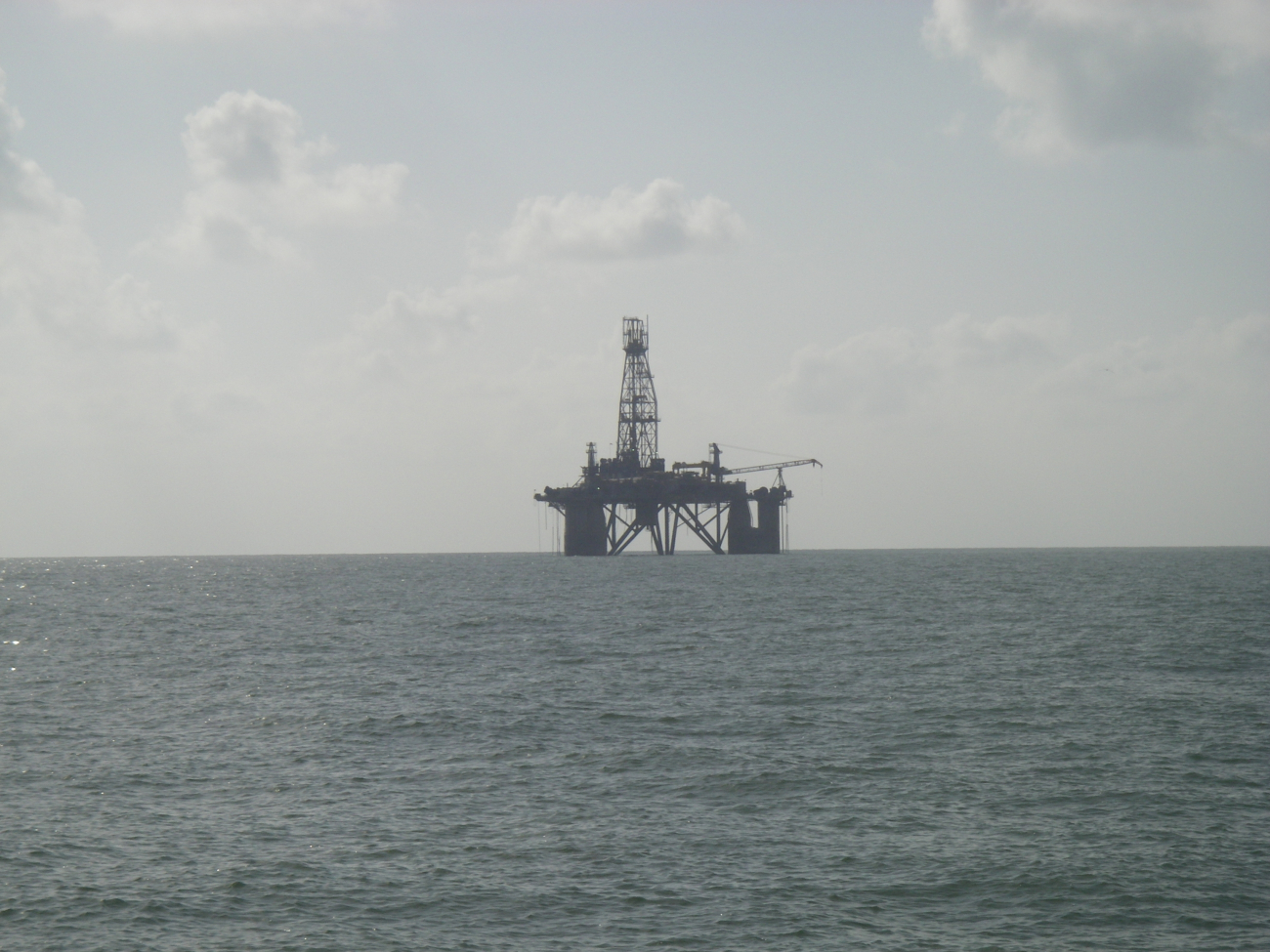 Operating drill platform (Image credit: NOAA Teacher at Sea Program | BruceTaterka West Morris Mendham HS) Operating drill platform