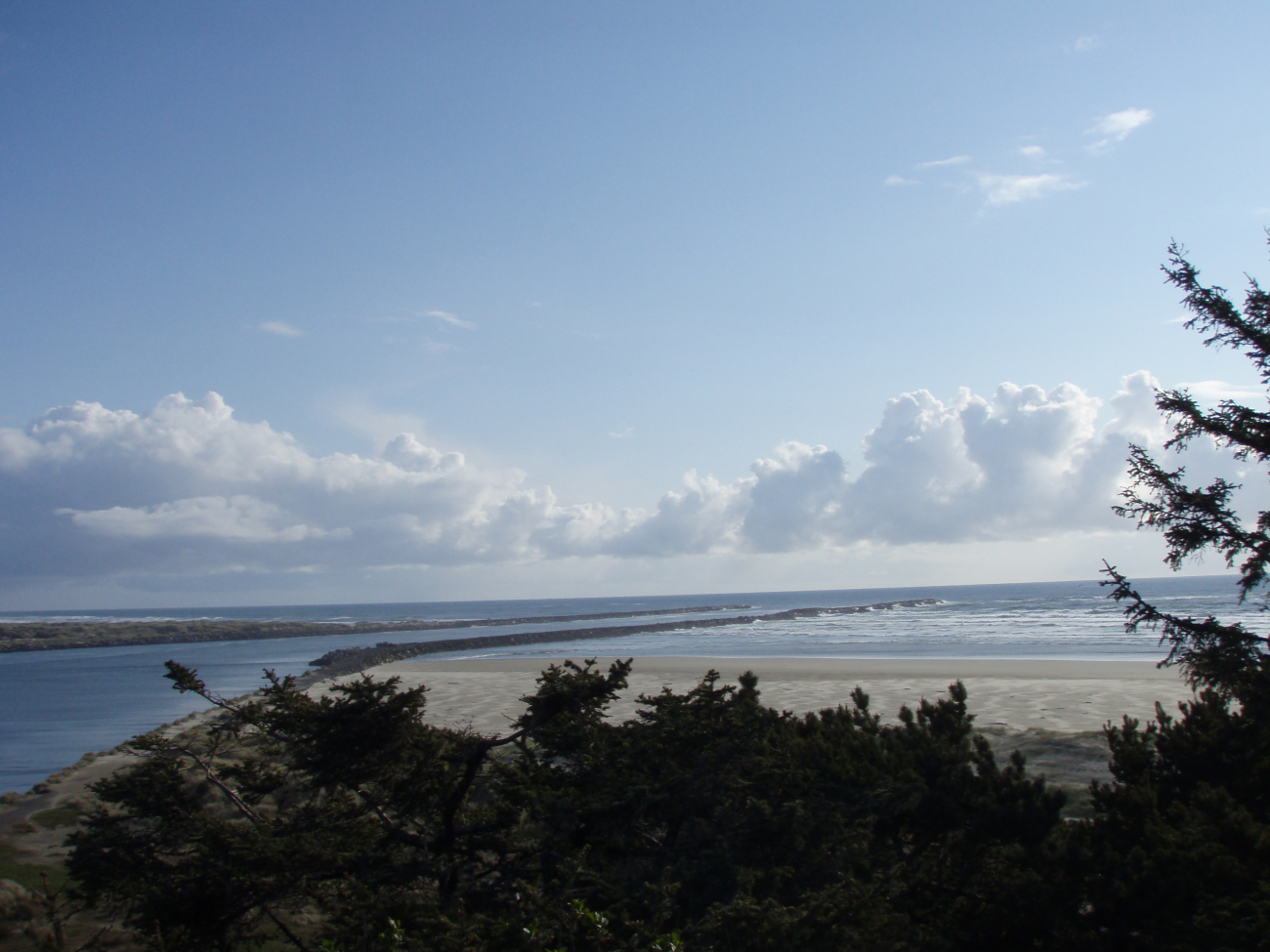 The jetties at the entrance to Yaquina Bay (Image credit: Crew and Officers of NOAA Ship MILLER FREEMAN) The jetties at the entrance to Yaquina Bay