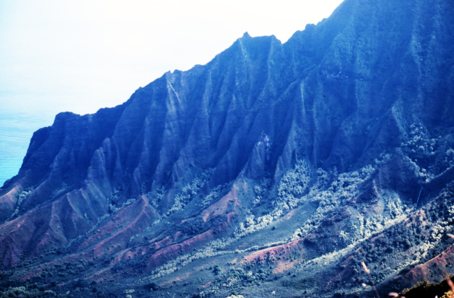 A knife-edge ridge on Kauai on the Na Pali coast