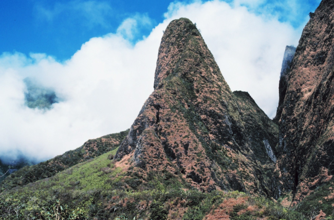 View of the Iao Needle in the West Maui Mountains