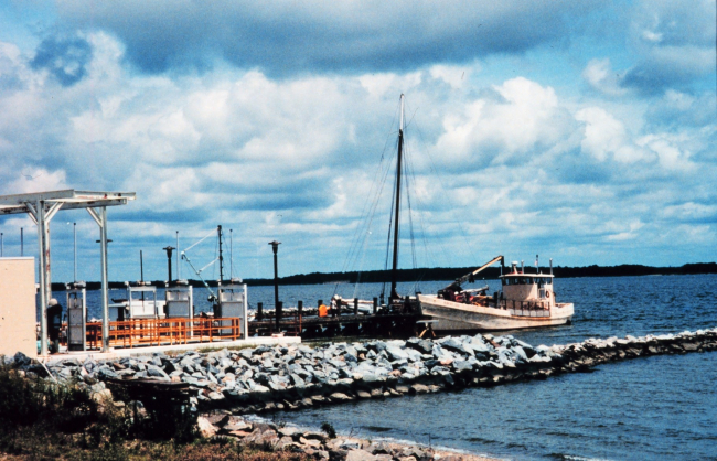 Buy boat ROBERT LEE docked at the University of Maryland Horn Point Environmental Laboratory on the Choptank River