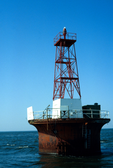 Elbow of Cross Ledge automated light in Delaware Bay