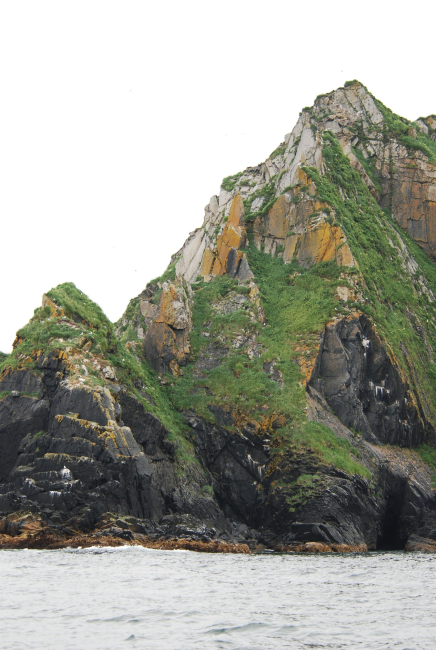 Highly inclined sedimentary beds