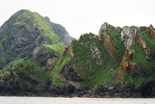 Highly inclined sedimentary beds