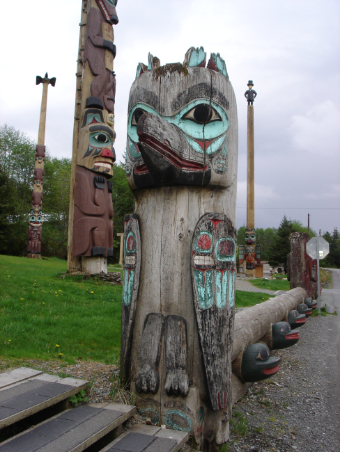 An old decrepit totem pole