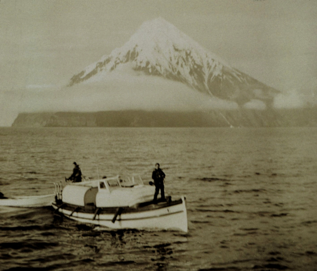 Boat coming alongside
